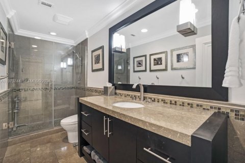 House in Miami, Florida 3 bedrooms, 185.25 sq.m. № 2041433 - photo 16