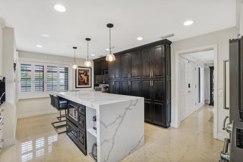 House in Miami, Florida 3 bedrooms, 185.25 sq.m. № 2041433 - photo 8