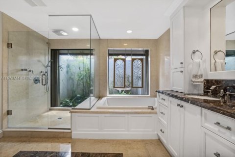 House in Miami, Florida 3 bedrooms, 185.25 sq.m. № 2041433 - photo 11