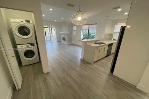 Apartamento en alquiler en Miami, Florida, 2 dormitorios, 444.44 m2 № 2020248 - foto 5