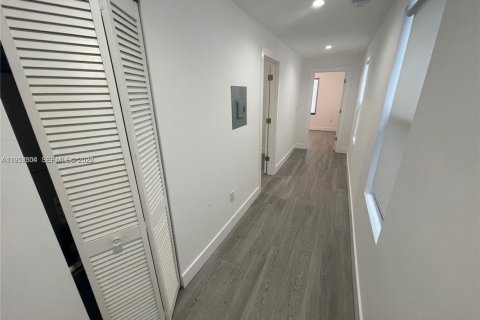 Apartamento en alquiler en Miami, Florida, 2 dormitorios, 444.44 m2 № 2020248 - foto 6
