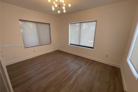 Apartamento en alquiler en Miami, Florida, 2 dormitorios, 444.44 m2 № 2020248 - foto 7