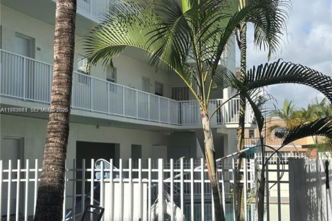 Copropriété à vendre à North Miami, Floride: 1 chambre, 66.33 m2 № 2048551 - photo 3