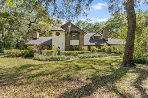 House in Gainesville, Florida 4 bedrooms, 328.6 sq.m. № 1609532 - photo 1