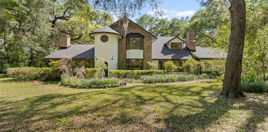 House in Gainesville, Florida 4 bedrooms, 328.6 sq.m. № 1609532