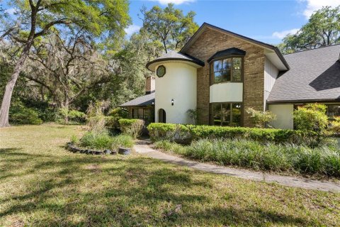 House in Gainesville, Florida 4 bedrooms, 328.6 sq.m. № 1609532 - photo 2