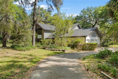House in Gainesville, Florida 4 bedrooms, 328.6 sq.m. № 1609532 - photo 4