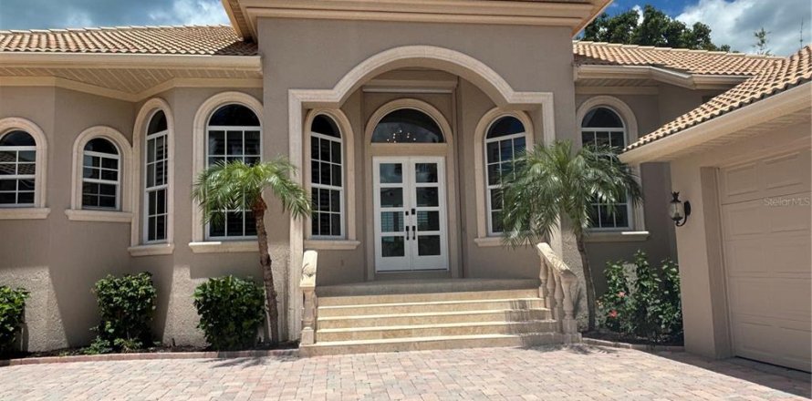 House in Sarasota, Florida 4 bedrooms, 357.95 sq.m. № 1806854