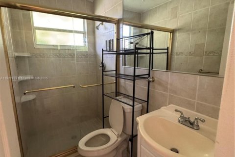 Villa ou maison à louer à Hallandale Beach, Floride: 3 chambres, 149.2 m2 № 2018883 - photo 14