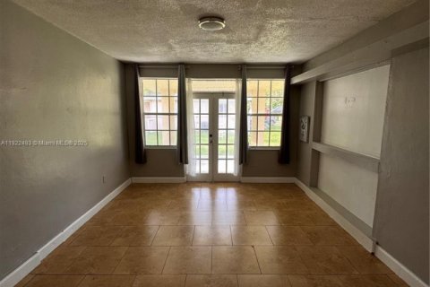 Villa ou maison à louer à Hallandale Beach, Floride: 3 chambres, 149.2 m2 № 2018883 - photo 8