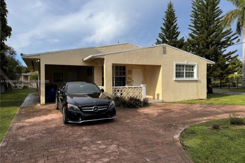 Villa ou maison à Hallandale Beach, Floride 3 chambres, 149.2 m2 № 2018883