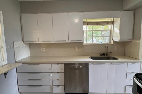 Villa ou maison à louer à Hallandale Beach, Floride: 3 chambres, 149.2 m2 № 2018883 - photo 4