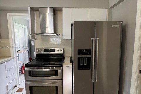 Villa ou maison à louer à Hallandale Beach, Floride: 3 chambres, 149.2 m2 № 2018883 - photo 6