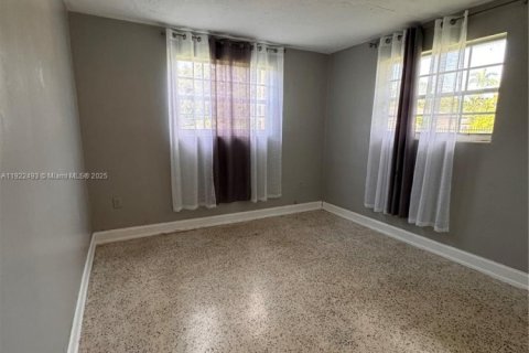 Villa ou maison à louer à Hallandale Beach, Floride: 3 chambres, 149.2 m2 № 2018883 - photo 11