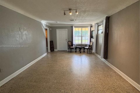 Villa ou maison à louer à Hallandale Beach, Floride: 3 chambres, 149.2 m2 № 2018883 - photo 16