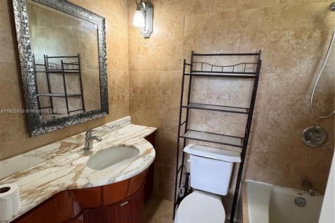 Villa ou maison à louer à Hallandale Beach, Floride: 3 chambres, 149.2 m2 № 2018883 - photo 12