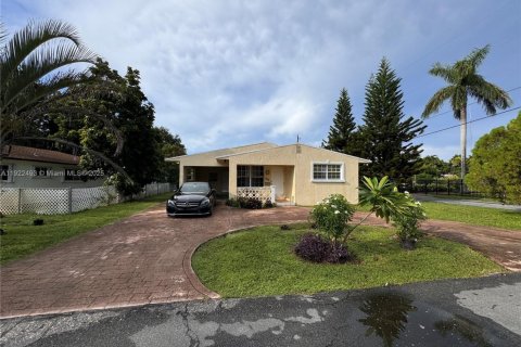 Villa ou maison à louer à Hallandale Beach, Floride: 3 chambres, 149.2 m2 № 2018883 - photo 3