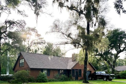 House in Inverness, Florida 2 bedrooms, 173.91 sq.m. № 2211444