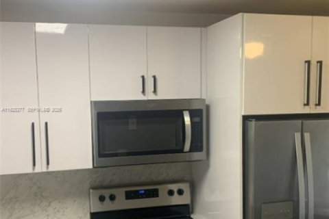 Снять в аренду кондоминиум в Лодерхилл, Флорида 2 спальни, 88.81м2, № 1986819 - фото 6