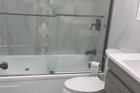 Снять в аренду кондоминиум в Лодерхилл, Флорида 2 спальни, 88.81м2, № 1986819 - фото 4