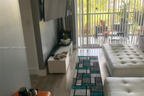 Снять в аренду кондоминиум в Лодерхилл, Флорида 2 спальни, 88.81м2, № 1986819 - фото 1