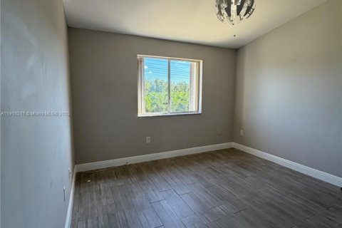 Снять в аренду кондоминиум в Майами, Флорида 2 спальни, 83.61м2, № 1974020 - фото 4