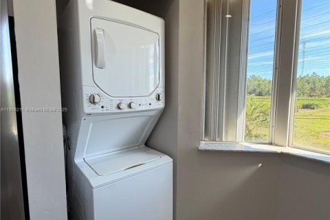 Снять в аренду кондоминиум в Майами, Флорида 2 спальни, 83.61м2, № 1974020 - фото 3