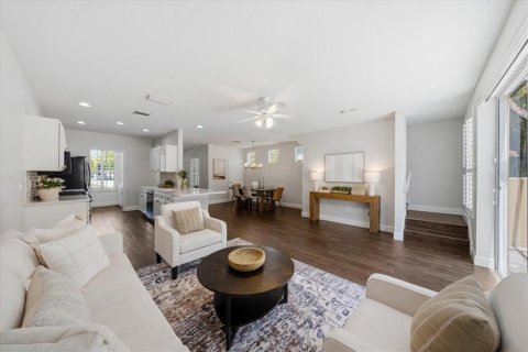 Townhouse in Tampa, Florida 3 bedrooms, 143.07 sq.m. № 2202712 - photo 5