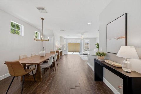 Townhouse in Tampa, Florida 3 bedrooms, 143.07 sq.m. № 2202712 - photo 2