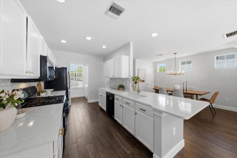 Townhouse in Tampa, Florida 3 bedrooms, 143.07 sq.m. № 2202712 - photo 6