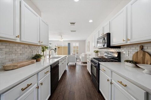 Townhouse in Tampa, Florida 3 bedrooms, 143.07 sq.m. № 2202712 - photo 3