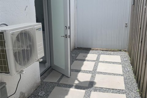 Villa ou maison à louer à Miami, Floride: 123.56 m2 № 1989652 - photo 1