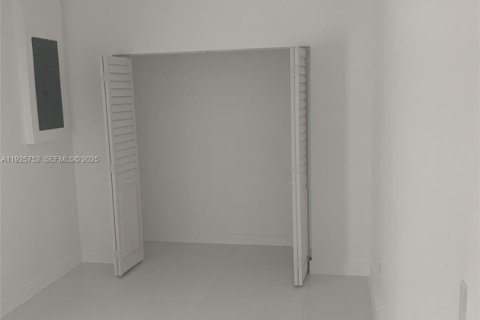 Villa ou maison à louer à Miami, Floride: 123.56 m2 № 1989652 - photo 2