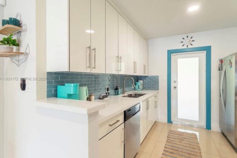 Купить виллу или дом в Форт-Лодердейл, Флорида 2 спальни, 116.13м2, № 1989613 - фото 5