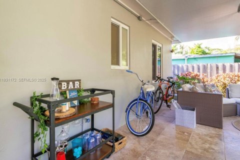 Купить виллу или дом в Форт-Лодердейл, Флорида 2 спальни, 116.13м2, № 1989613 - фото 15