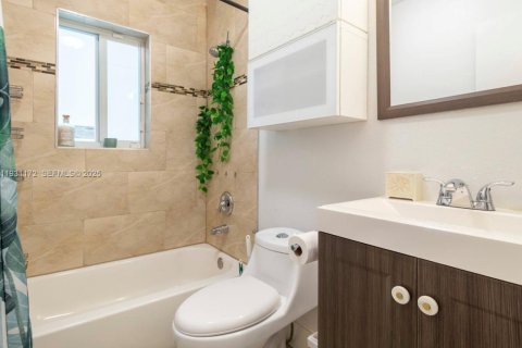 Купить виллу или дом в Форт-Лодердейл, Флорида 2 спальни, 116.13м2, № 1989613 - фото 26