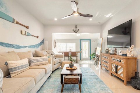 Купить виллу или дом в Форт-Лодердейл, Флорида 2 спальни, 116.13м2, № 1989613 - фото 1