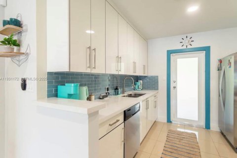 Купить виллу или дом в Форт-Лодердейл, Флорида 2 спальни, 116.13м2, № 1989613 - фото 6