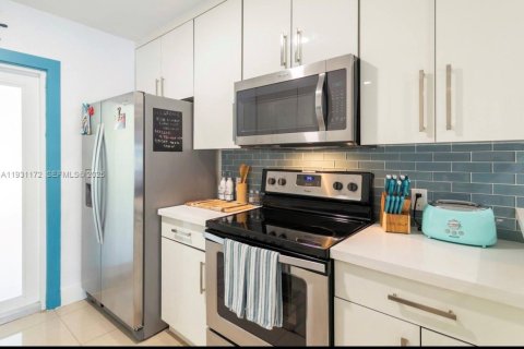 Купить виллу или дом в Форт-Лодердейл, Флорида 2 спальни, 116.13м2, № 1989613 - фото 4