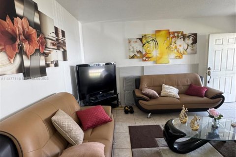 Copropriété à vendre à Miami, Floride: 1 chambre, 51.19 m2 № 2088729 - photo 4
