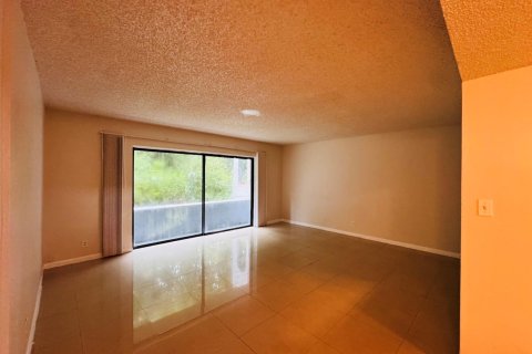 Condo in West Palm Beach, Florida, 1 bedroom № 2382978 - photo 8