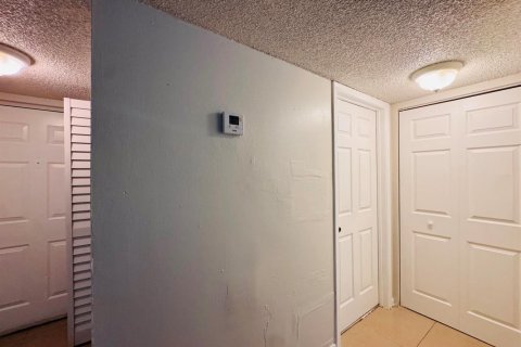 Condo in West Palm Beach, Florida, 1 bedroom № 2382978 - photo 15
