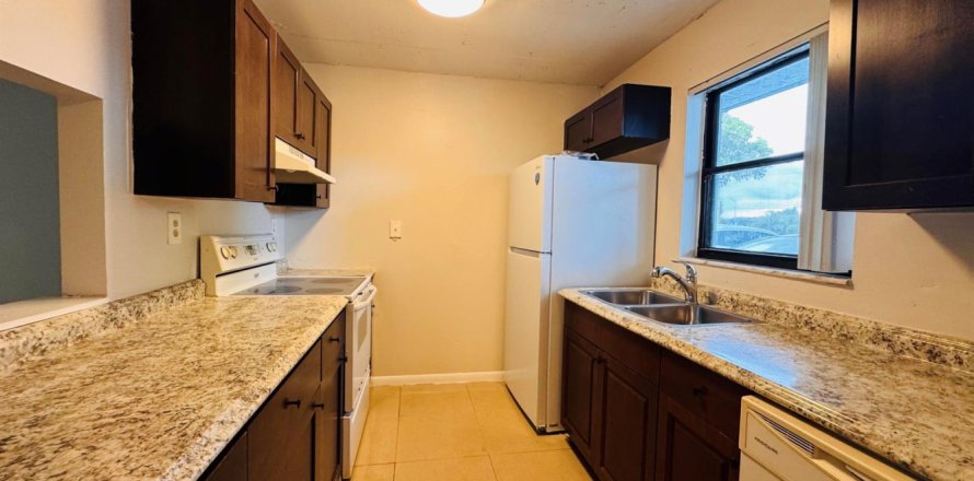 Condo in West Palm Beach, Florida, 1 bedroom № 2382978