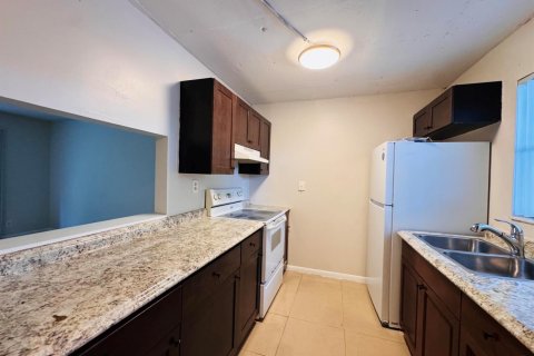 Condo in West Palm Beach, Florida, 1 bedroom № 2382978 - photo 11