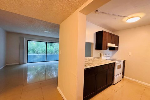 Condo in West Palm Beach, Florida, 1 bedroom № 2382978 - photo 12