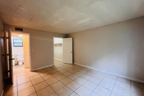 Condo in West Palm Beach, Florida, 1 bedroom № 2382978 - photo 25
