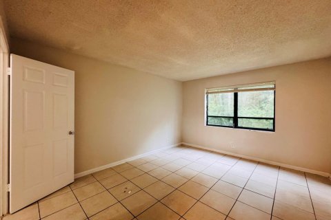 Condo in West Palm Beach, Florida, 1 bedroom № 2382978 - photo 24