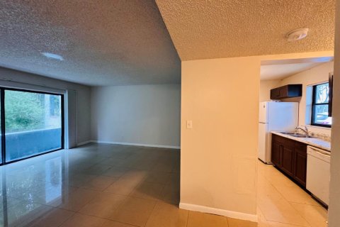 Condo in West Palm Beach, Florida, 1 bedroom № 2382978 - photo 7