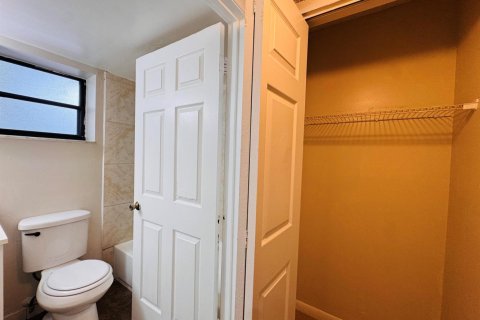 Condo in West Palm Beach, Florida, 1 bedroom № 2382978 - photo 21
