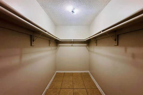 Condo in West Palm Beach, Florida, 1 bedroom № 2382978 - photo 3